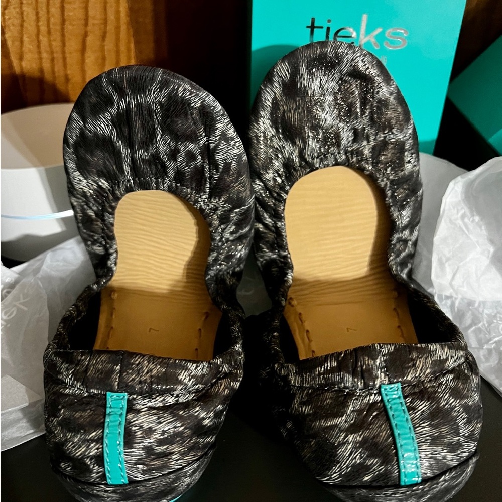 BNIB Tieks Black Leopard size 7